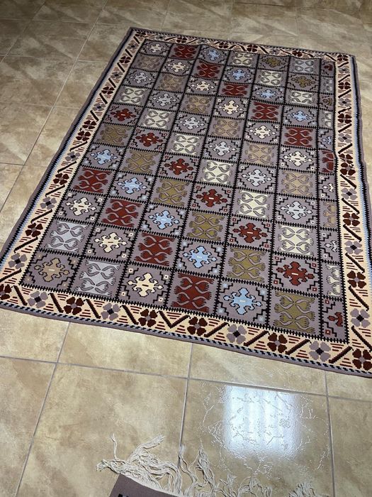 Covor traditional nou cu carpete