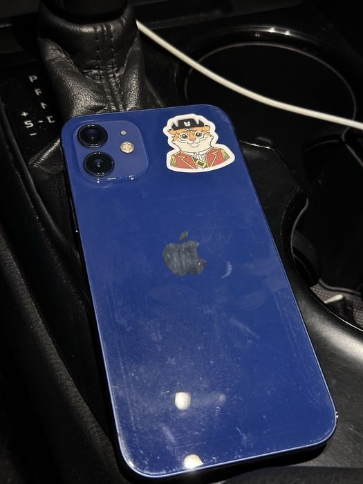 iPhone 12 сини цвет