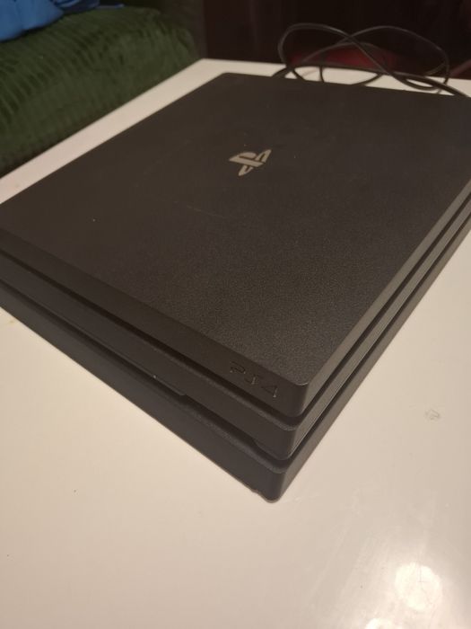 Vând Ps4 Pro 1 Tb