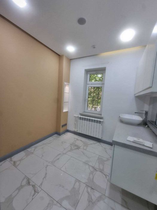 Сдается в аренду 135 кв м на ул: Нукус. Орн: Госпитальный рынок