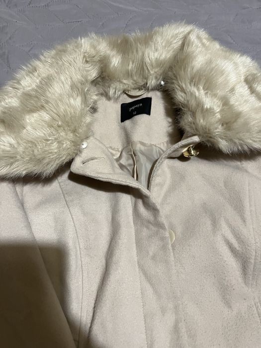 Зимно бежово палто