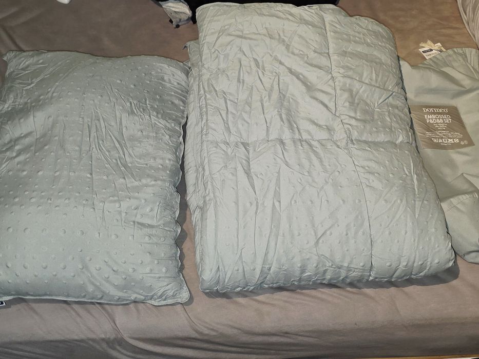 De vanzare set de pilota si perna nou nout Dormeo cu sac