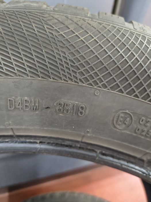 Vând cauciucuri iarna 265/55/19 continental