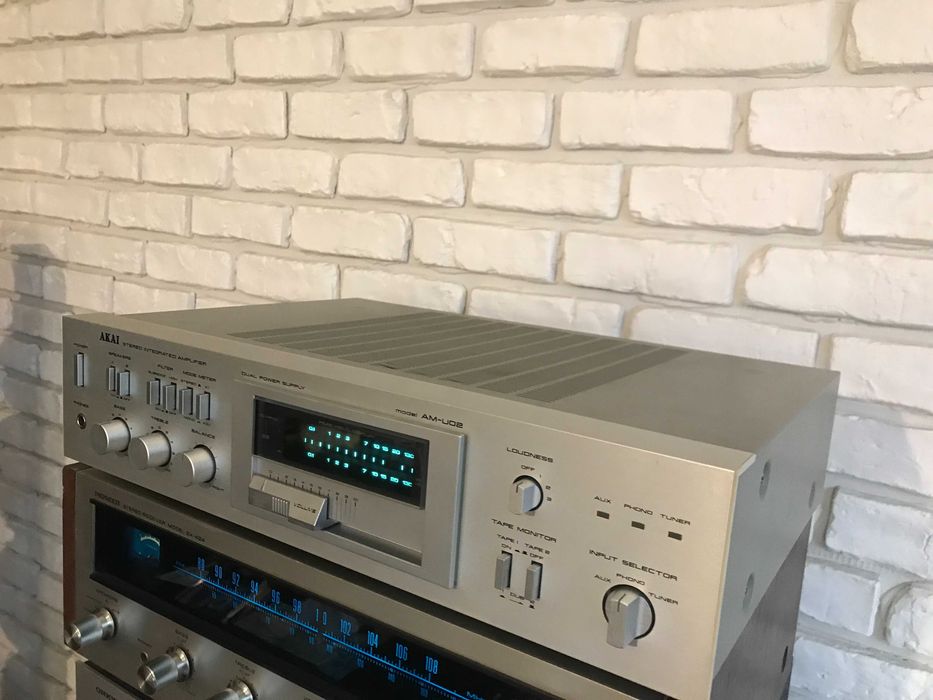 Akai AM-U02 silver amplificator