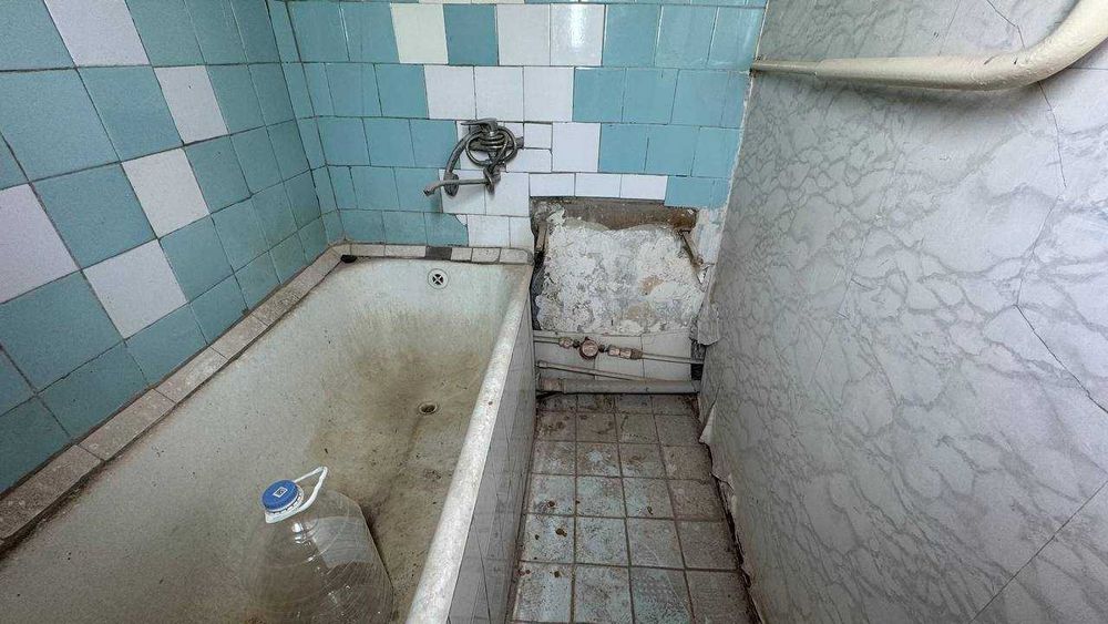 Заканал Хайвонот боғи 2 қаватда 2 хонали квартира сотилади.ID: 1508