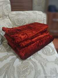 Красная ткань для шитья подушек и одеял