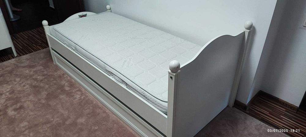 Pat single 90×200 cu saltea Dormeo, somiera si lada (posibil saltea 2)