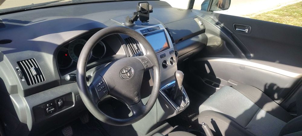 Продавам Toyota Corolla verso