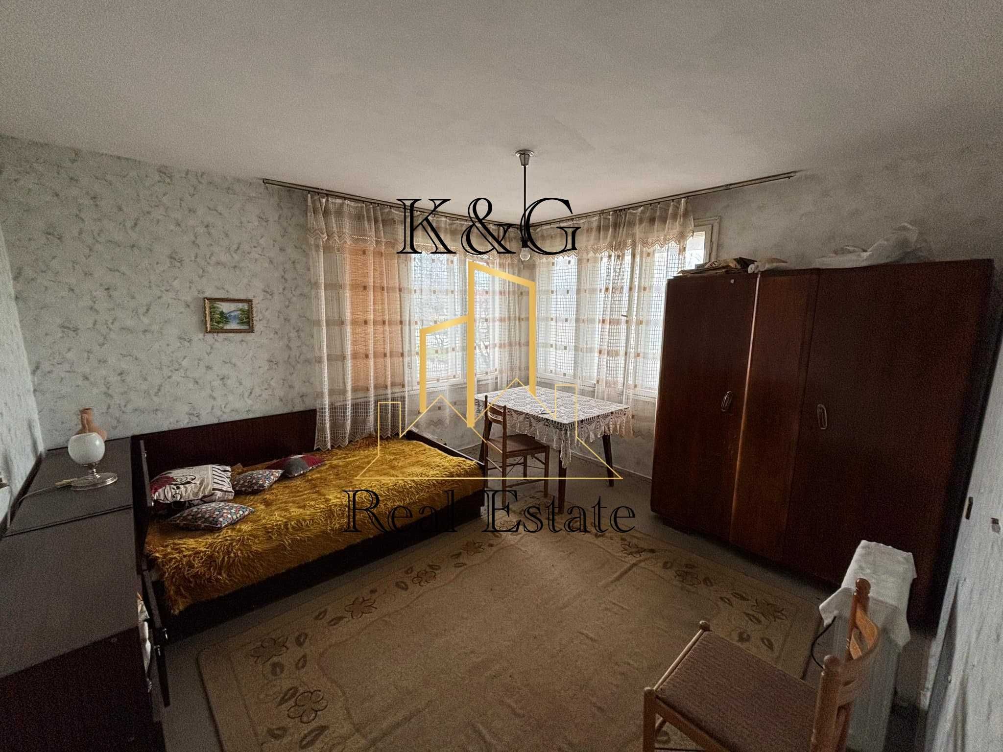 Двуетажна къща в с. Гецово