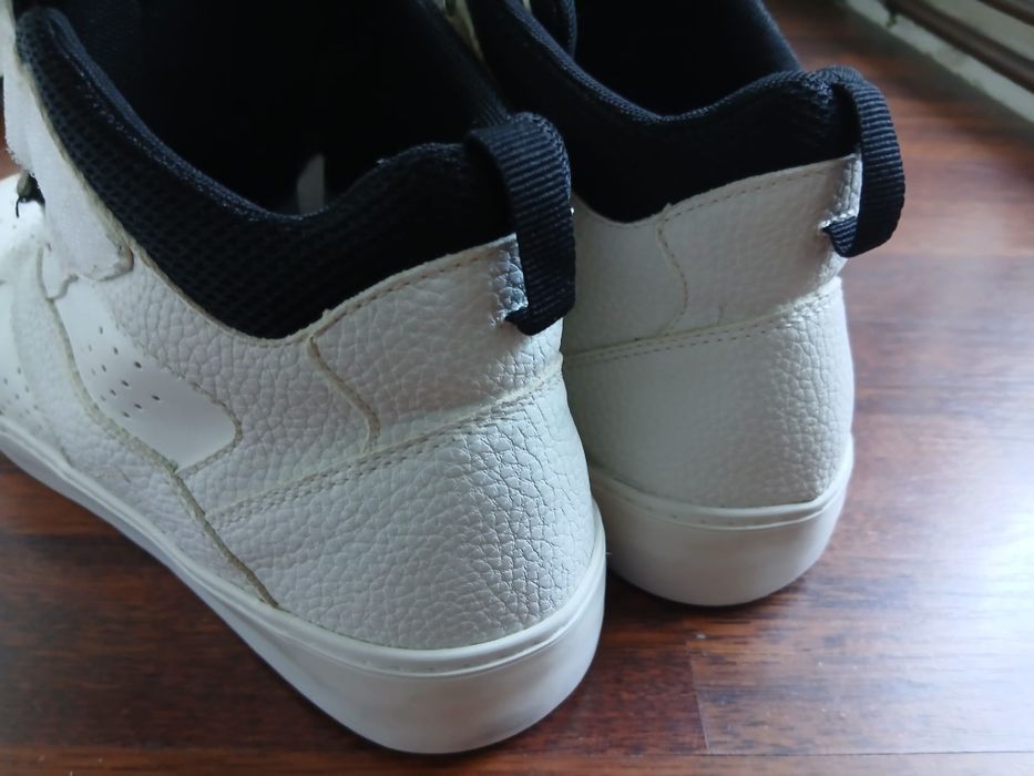 Adidași  ghete albi