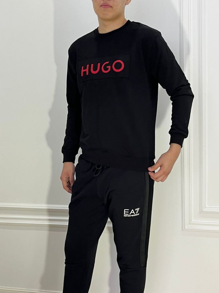 Свитшот Hugo в черном цвете