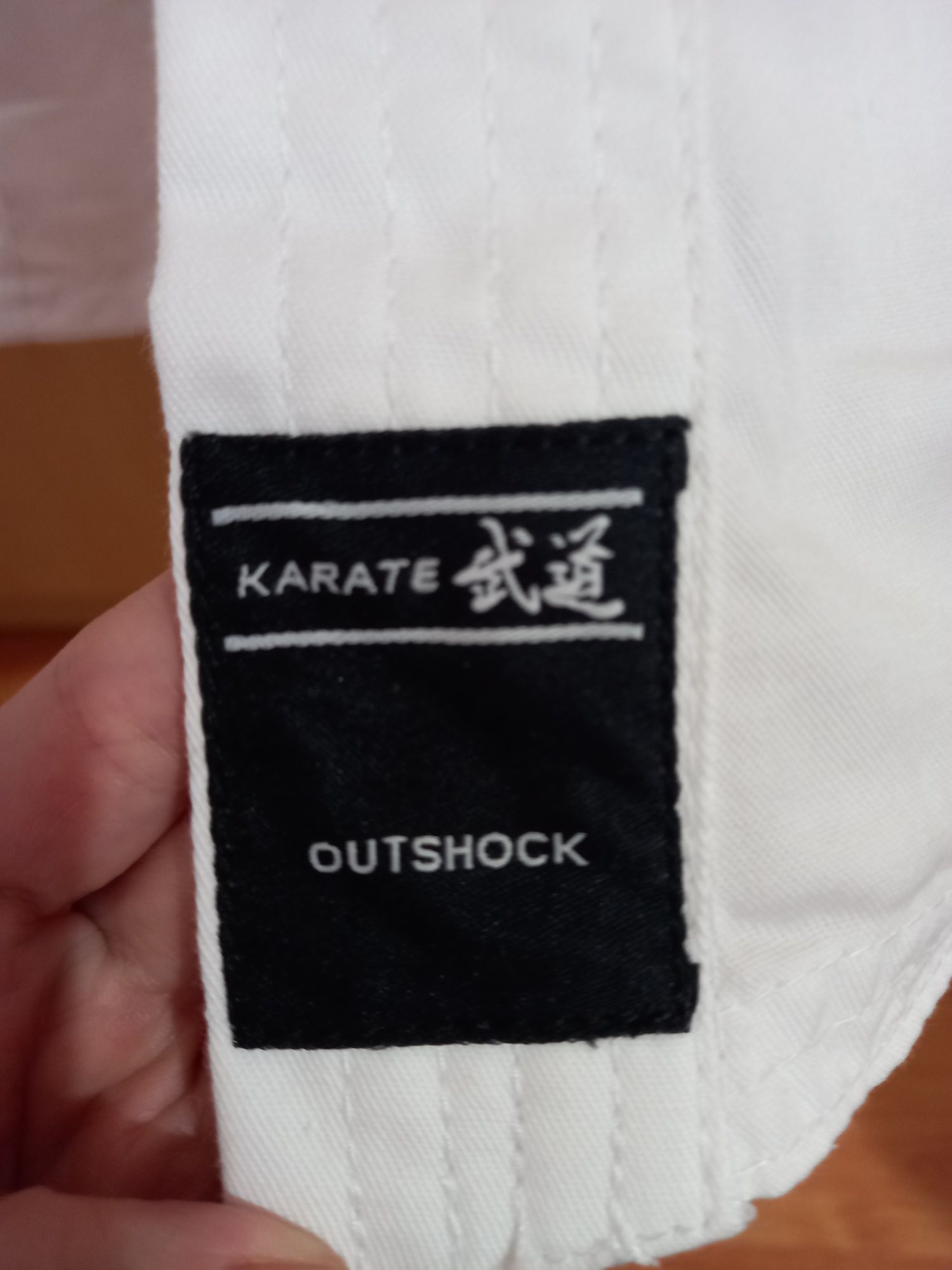 Vând costum Karate