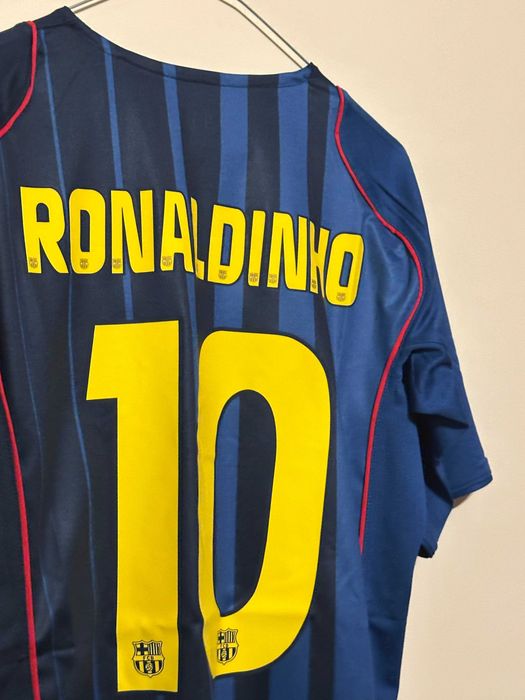 Тениска на Ronaldinho в Barcelona - НОВО ; НАЙ ДОБРА ЦЕНА!