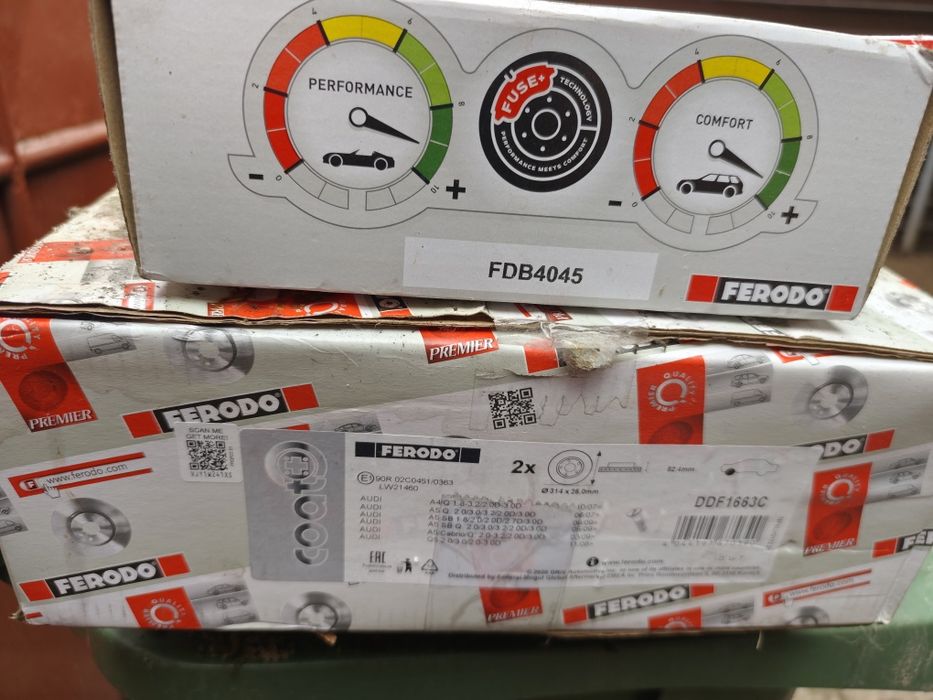 Vand discuri si plăcuțe față NOI Audi A4 B8