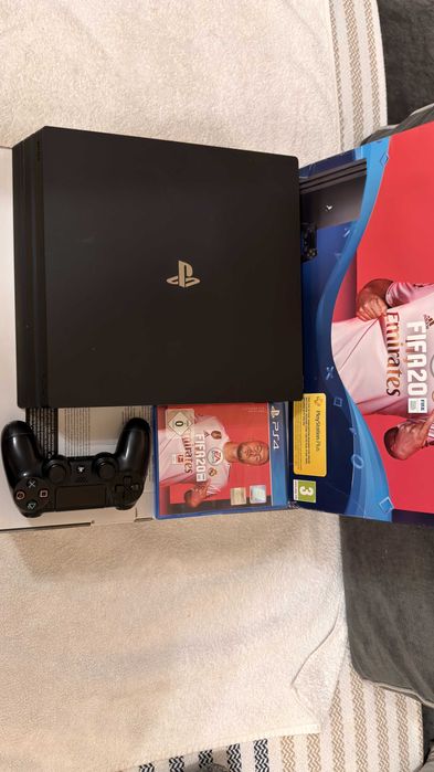 Playstation 4 Pro 1000Gb + джойстик + Fifa 20, PS4 Pro
