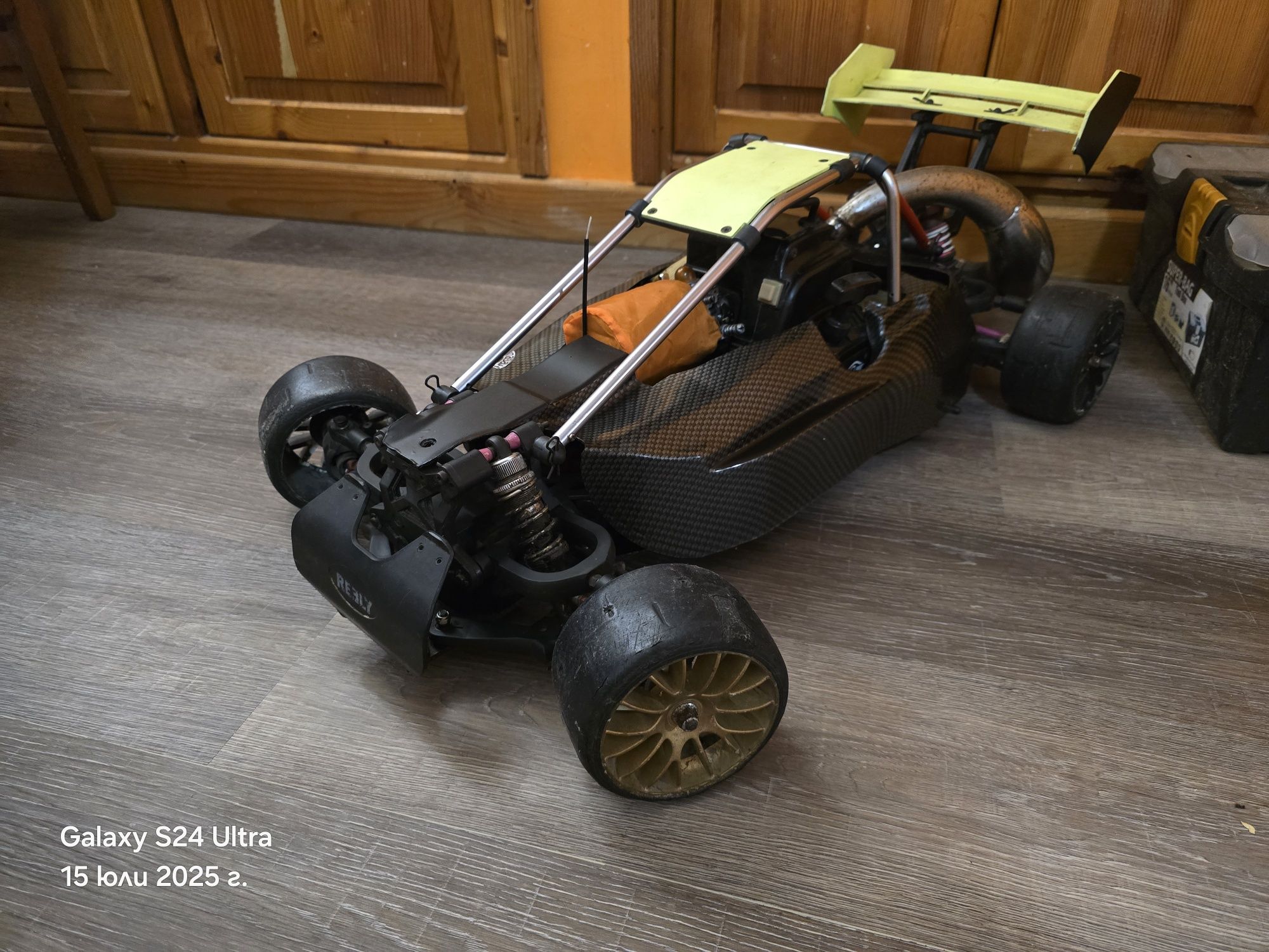 1/5 Reely Carbon Fighter Pro 4x4 RC + още един модел