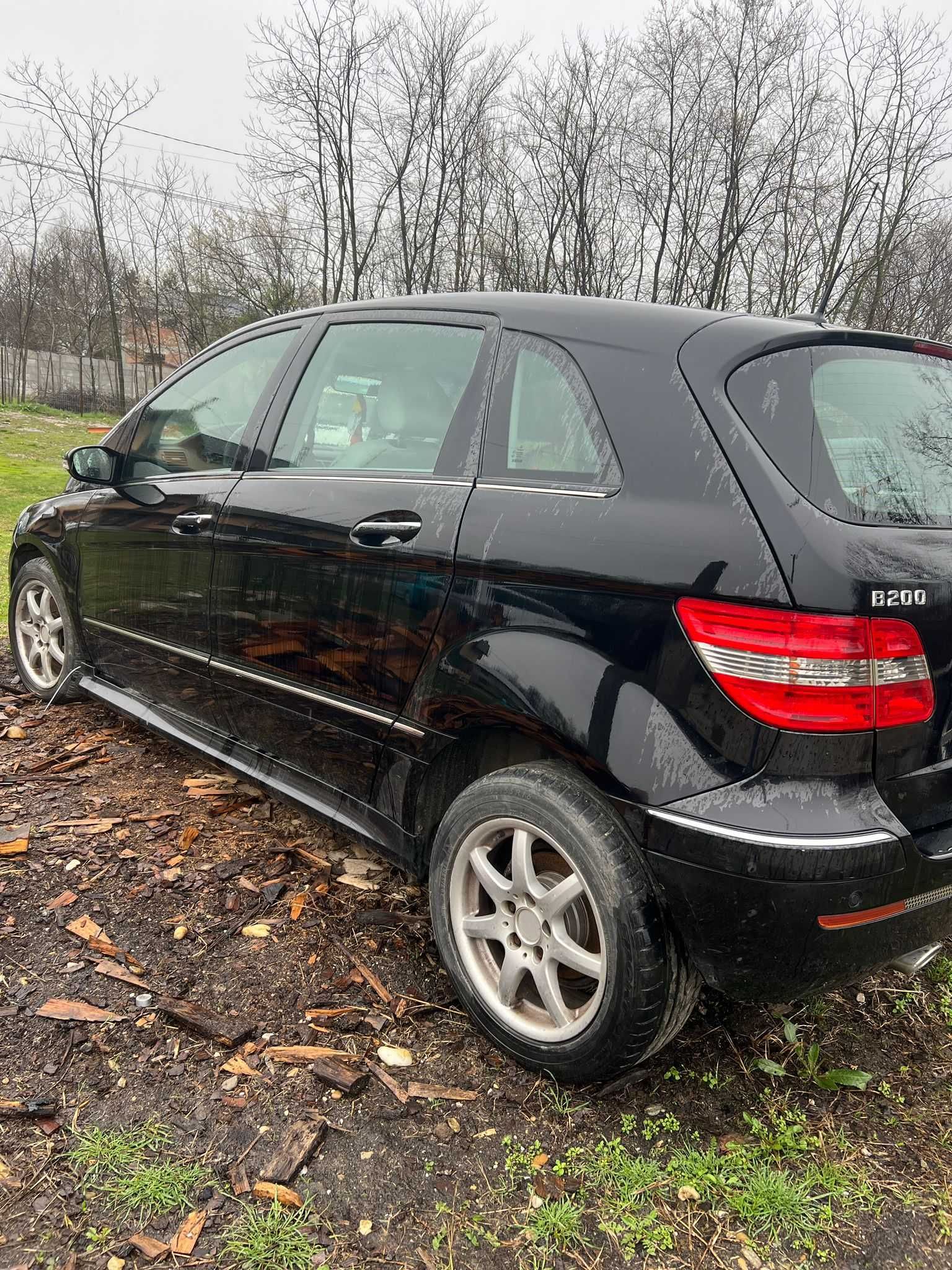 Dezmembrez Mercedes B class automat