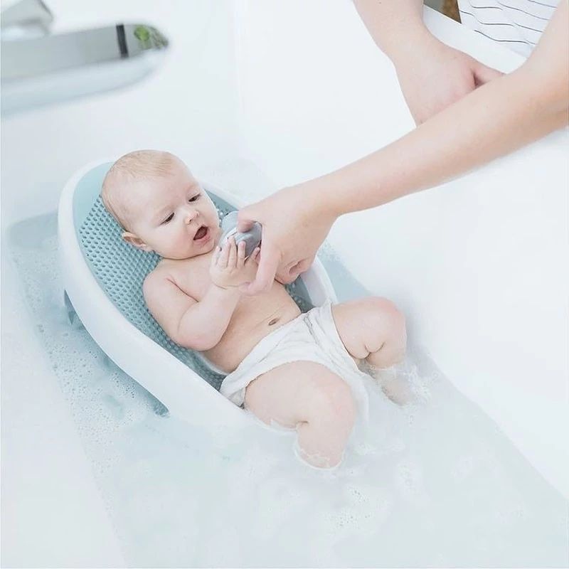 Шезлонг - горка для купания малыша в ванной