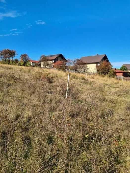 Vand  1.648 mp teren  intravilan situat  in com. Barnova,  Iasi