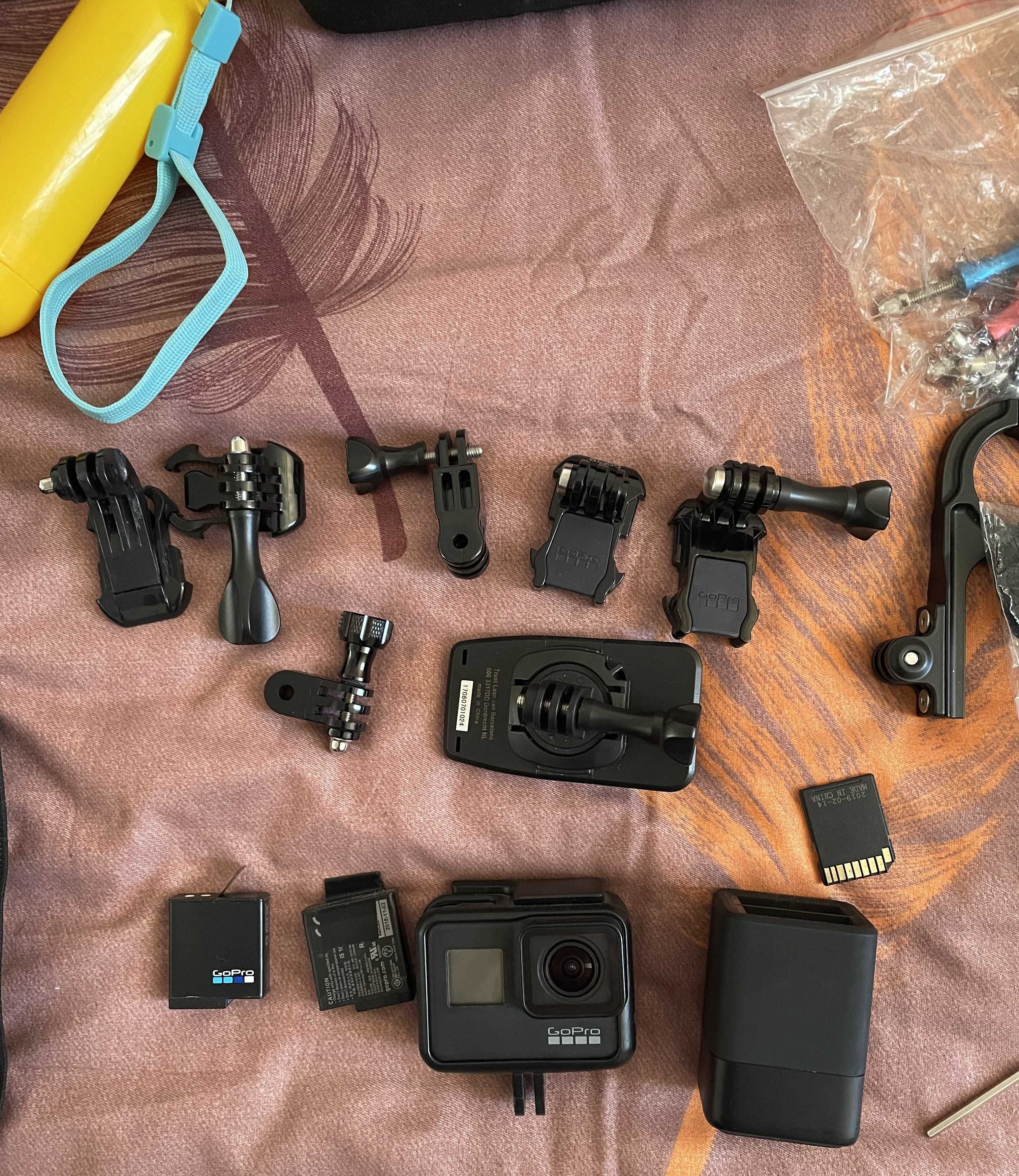 Vand GoPro Hero 7 Black + accesorii