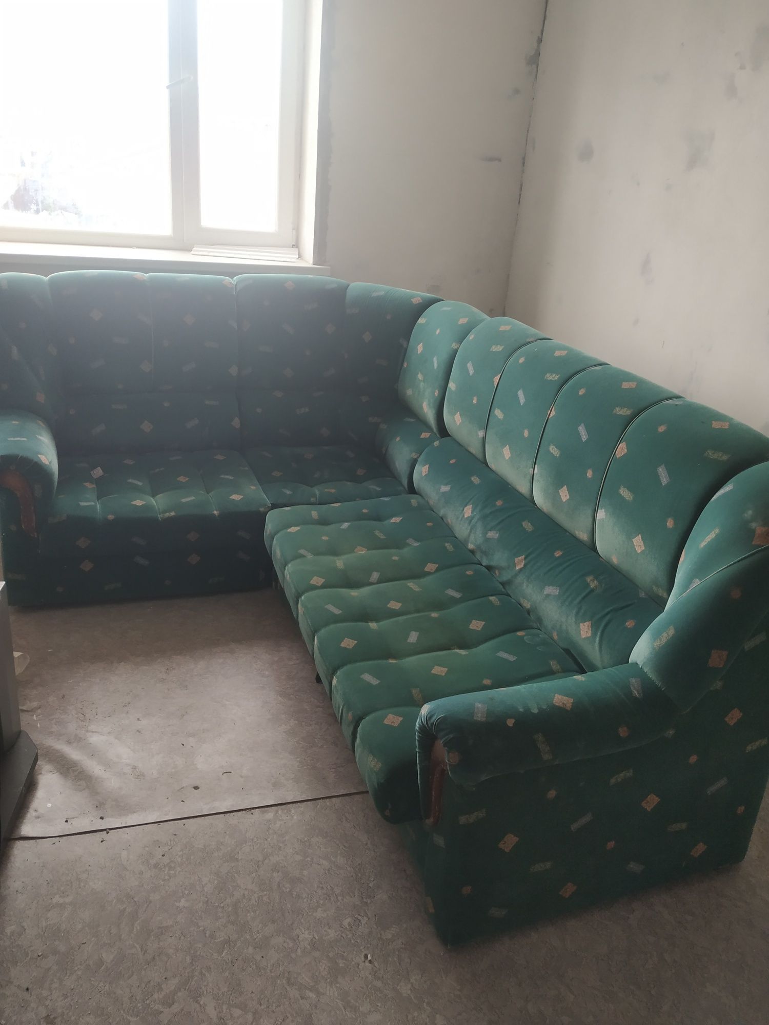 Продам диван в неплохом состоянии