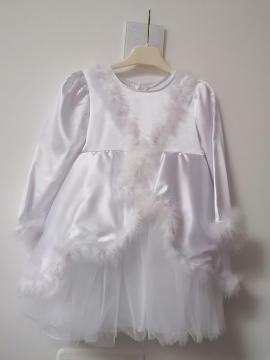 Rochiță albă, fulg de nea