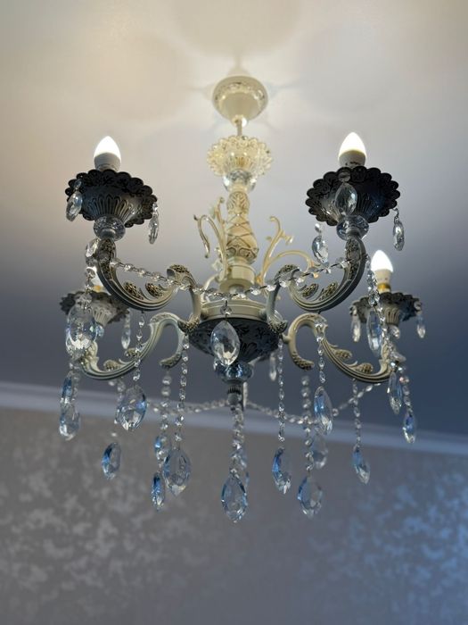 Продам люстру б у