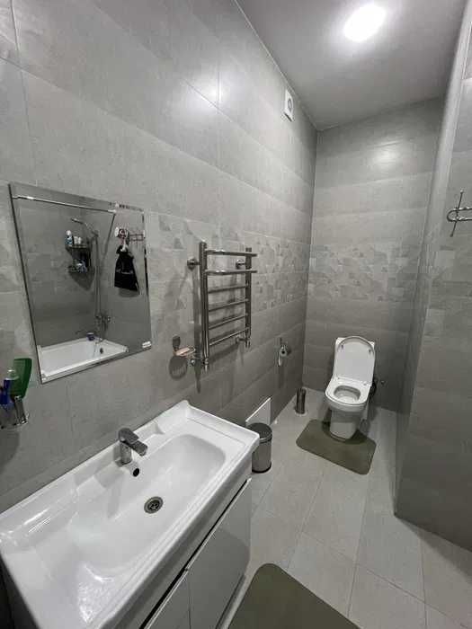 Ш.СРОЧНО арендага уй 10 та хона 8-сотка 3-этаж