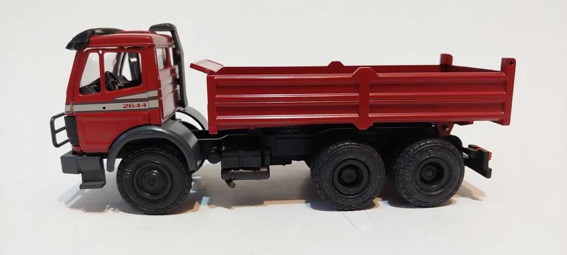 Macheta camion Mercedes-Benz scara 1/43