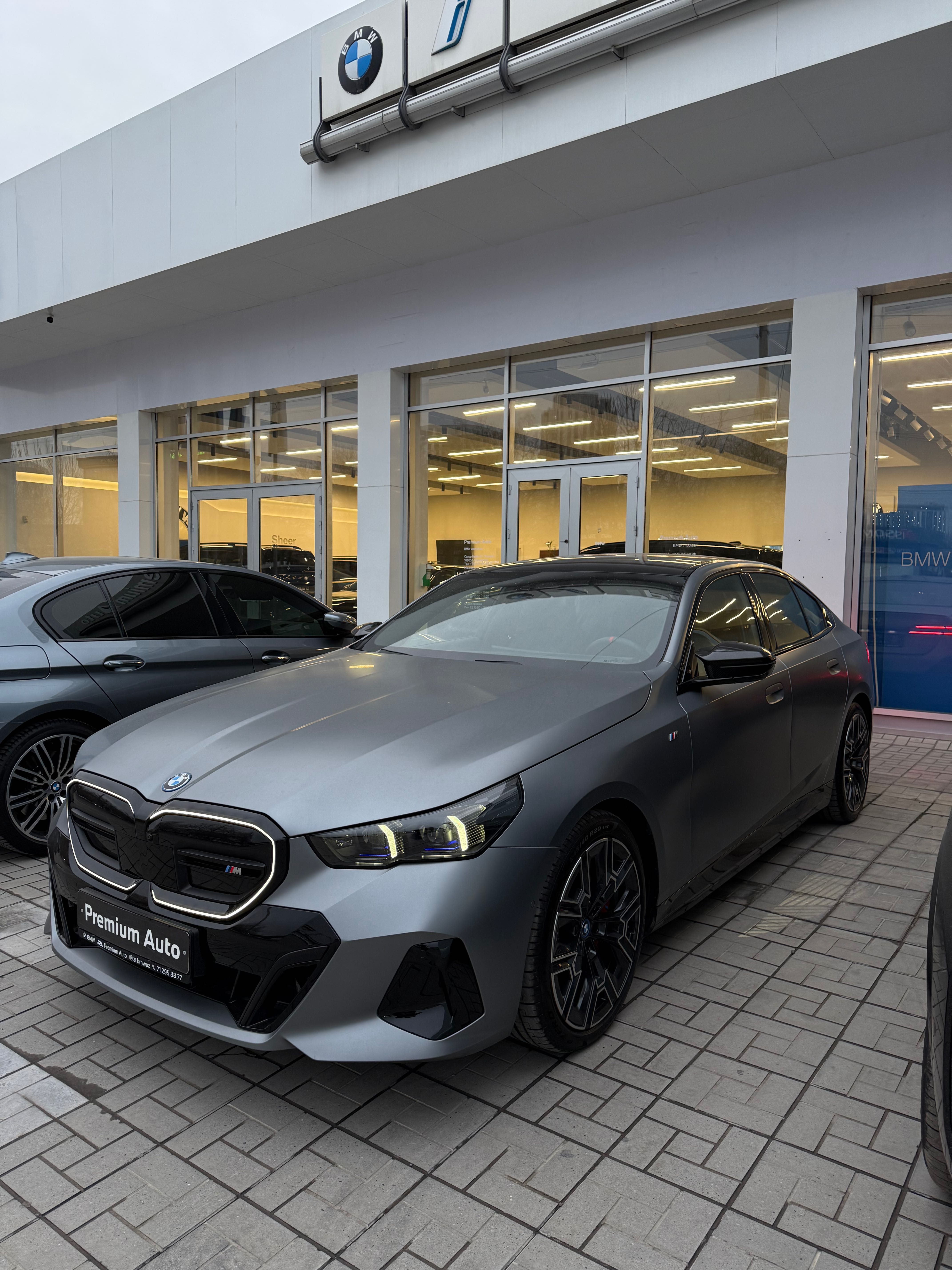 Продам новую BMW i5 M60 ! С официальной гарантией 8 лет+подарок
