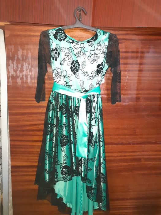 Продам  ожурное платье  для девочек 9-10лет