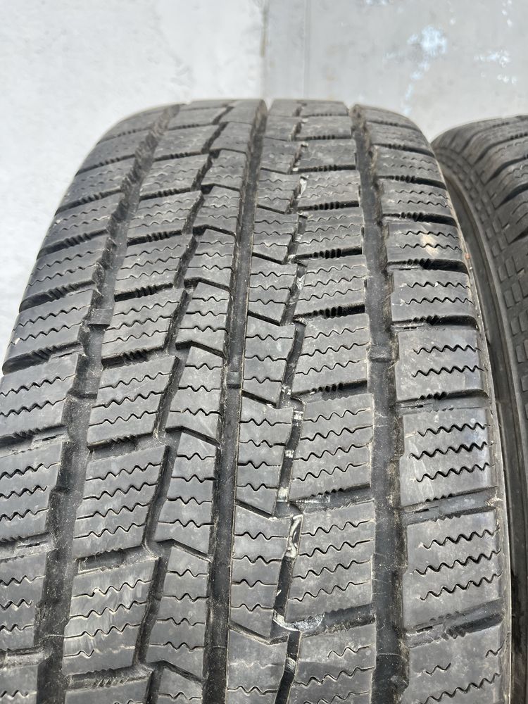 4 бр. гуми за бус 235/65/16C Hankook 8-9 mm DOT 4210