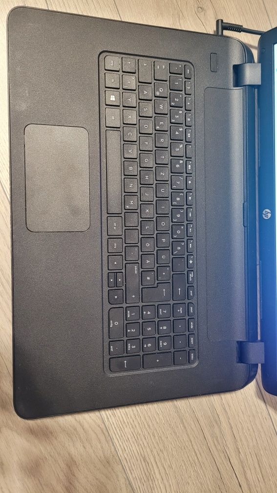 Laptop HP Pavilion 17 Amd Quad-Core A8-7050 R8 4GB 1000 GB