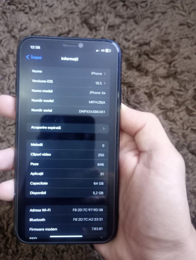 Vând iPhone XR.