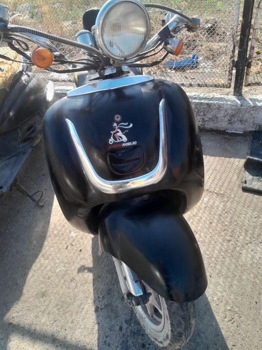 Vând ieftin scutere și mopeduri
