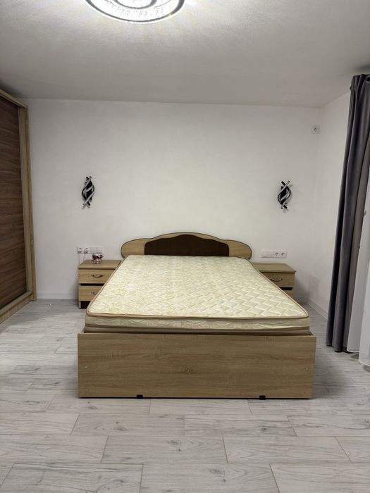 vand pat cu saltea(160x200) si noptiere