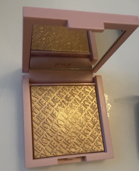 Марков хайлайтър и бронзър