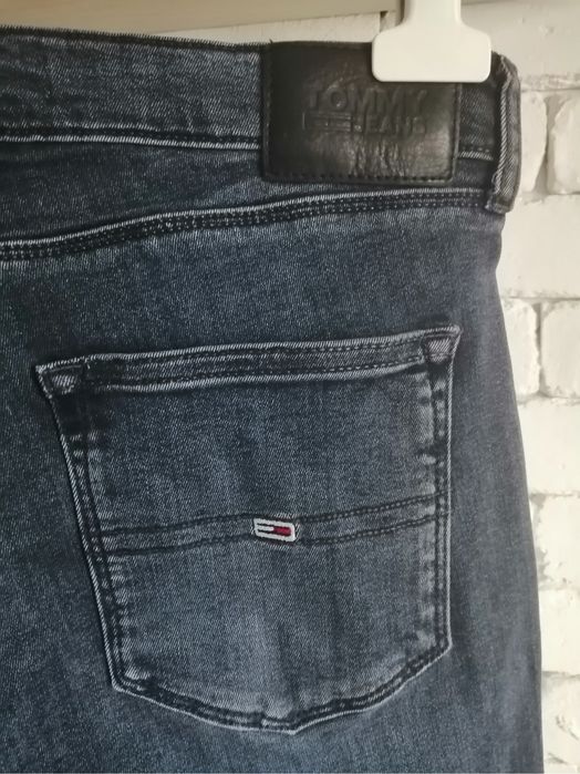 Сет Tommy Hilfiger, дънки и пуловер