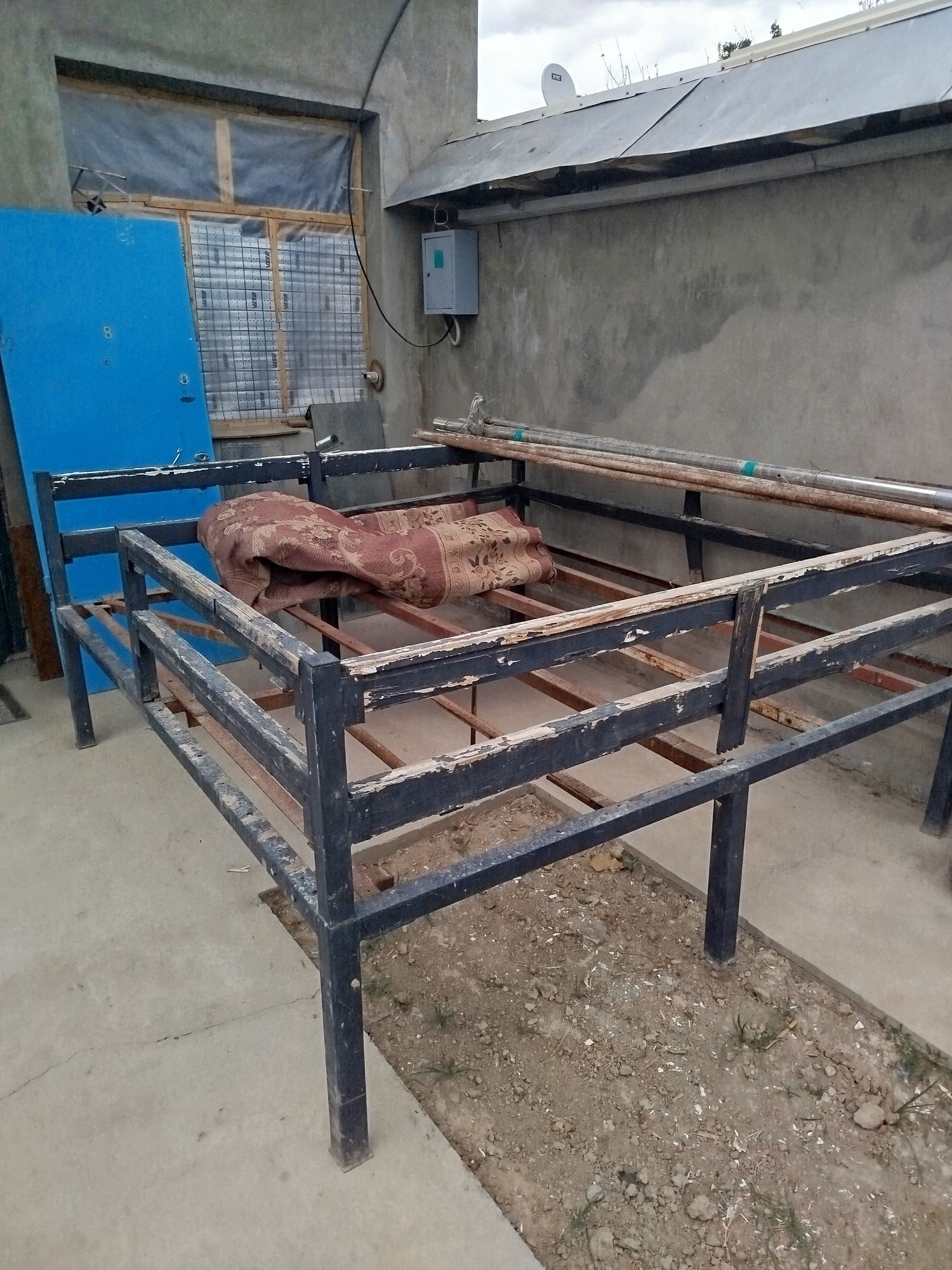 В продаже тапчан
