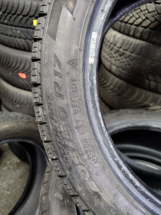 Продавам 4 зимни гуми 205/50/17 Pirelli