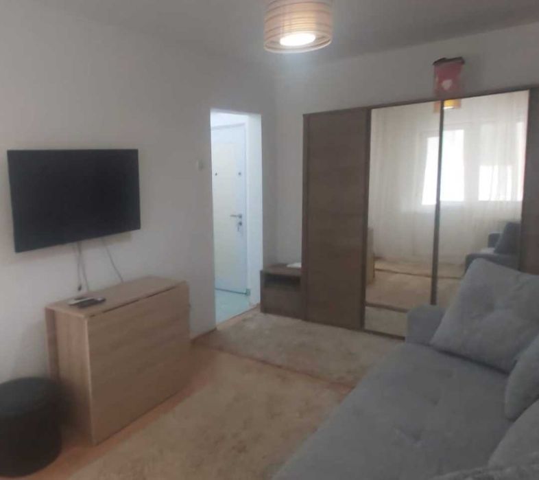 Inchiriez apartament cu 1 camera zona Sovata cu loc de parcare