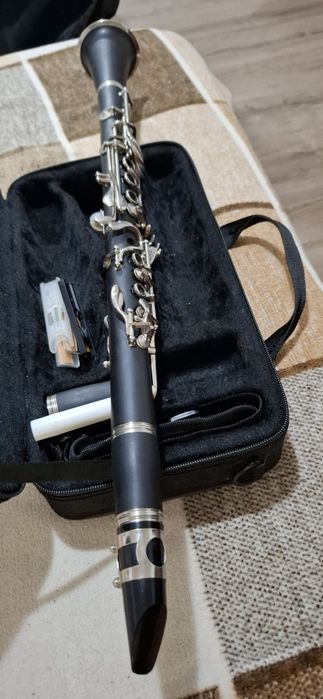 Vând urgent clarinet