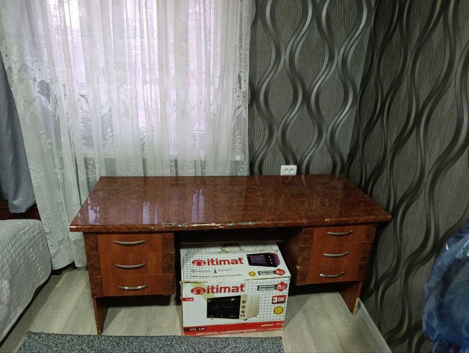 Продам стенку и стол срочно