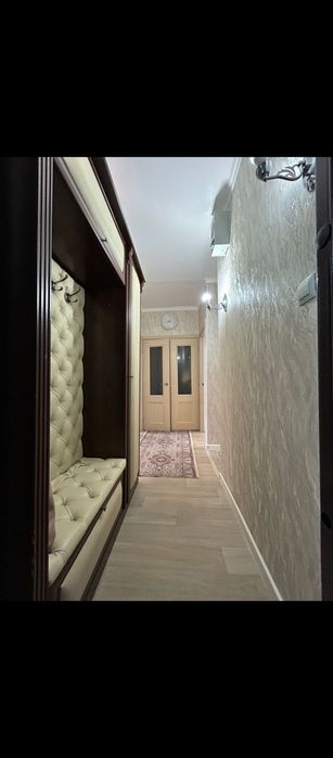 Продается диван, прихожка и люстры