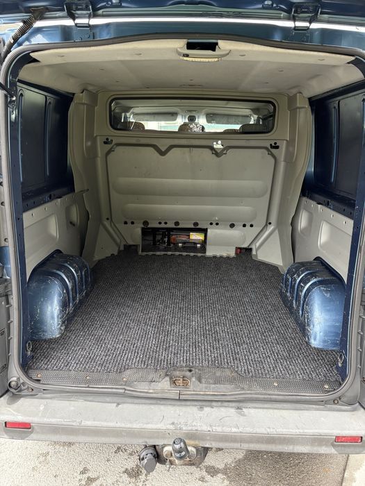 De vanzare Renault Trafic 2.5DCI 140 cai 6 locuri N1 Modelul Lung AC