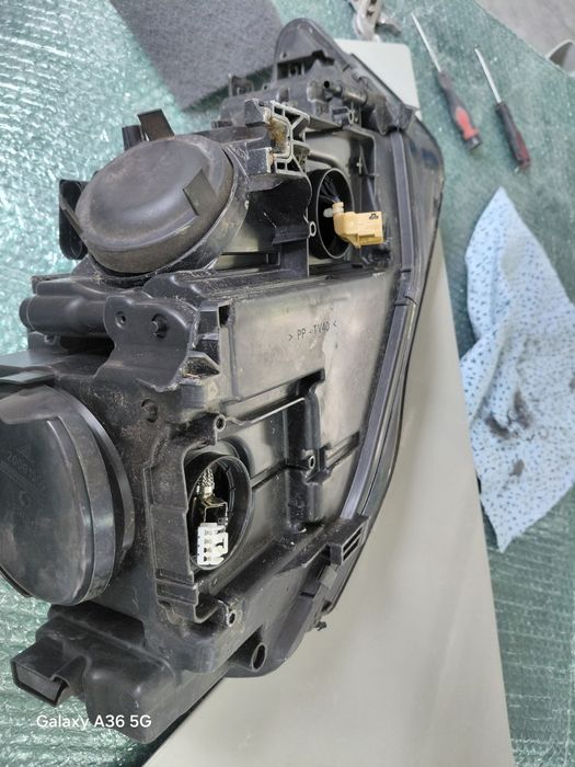 Far audi  a4 b6 sticla sparta