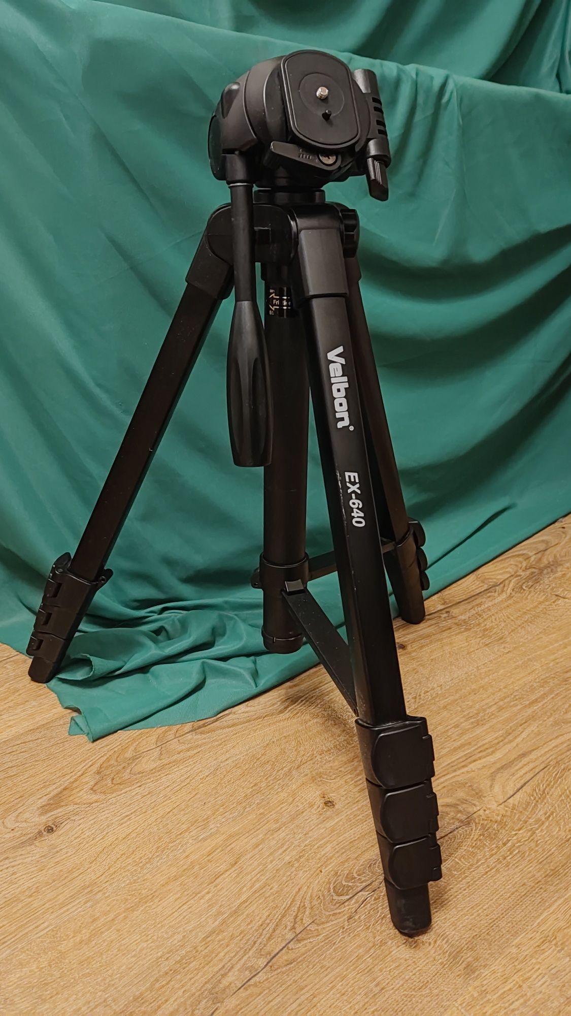 Пълен Фотосет Canon EOS 1300D + 2 обектива + Connect Station + статив