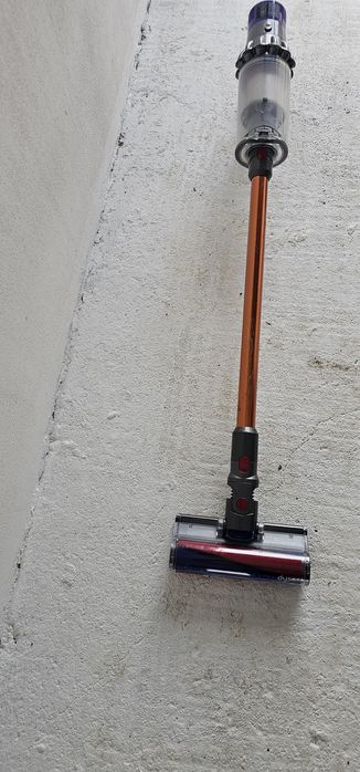 DYSON V10 pret 550 ron gata de folosire!