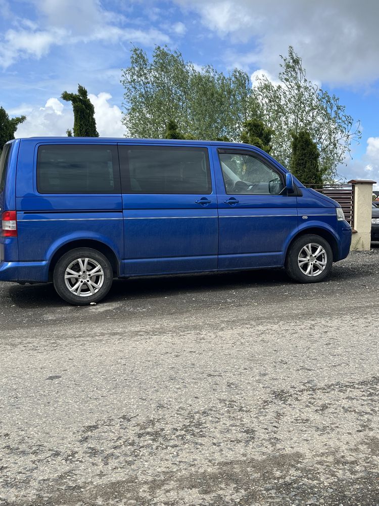 Vând microbuz caravelle