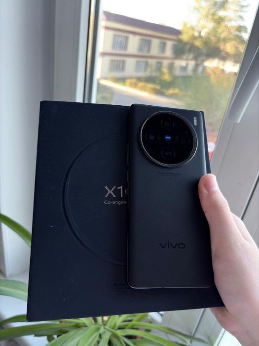 VIVO  x100 на гарантии 512gb